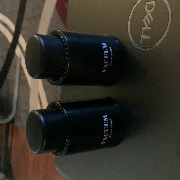 Wine Vacuum Sealer - Picture 3 of 4